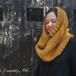 Beginner Knitting Pattern Infinity Scarf Cowl - Easy