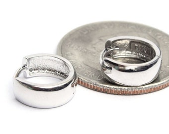 Sterling zilveren Huggie oorbel, hoepel oorbellen, minimalistische oorbellen, kleine Sterling 925 hoepel oorbellen, hoepels 1/2" in diameter 4 mm voorkant