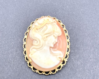 Vintage 18kt. Yellow gold Cameo Brooch and Pendant 30x40mm