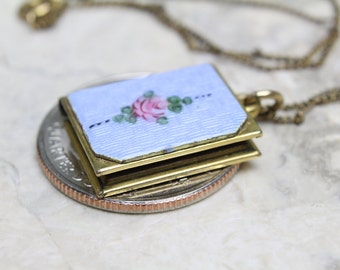 Vintage LA MODE 12k Gold Filled Locket with Flower Design