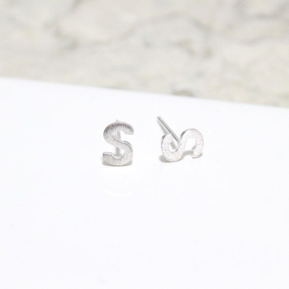 1 Pair 26 English Letters AZ Stud Earring Custom Letter Earrings Simple  Stainless Steel for Women First Earrings: Amazon.nl: Fashion