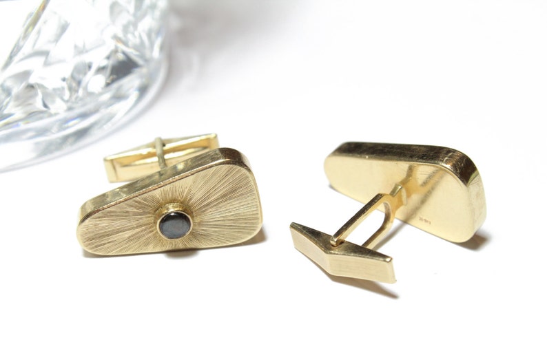Vintage 14k Yellow Gold Cuff Links with Genuine Cats Eye Chrysob Vintage 14k Yellow Gold Cuff Links with Genuine Cats Eye Chrysob