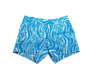 Lilly Pulitzer The Callahan Short Pantaloncini blu e bianchi con stampa di pesci 6 Resort sulla spiaggia