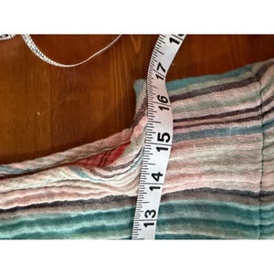 Sukienka Free People Freebird w paski z bawełny gazowej w kolorze turkusowo-różowym, zwiewna, boho, festiwalowa zdjęcie 4