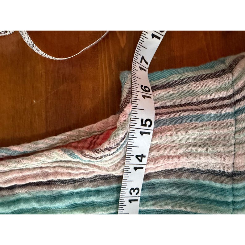 Sukienka Free People Freebird w paski z bawełny gazowej w kolorze turkusowo-różowym, zwiewna, boho, festiwalowa zdjęcie 4