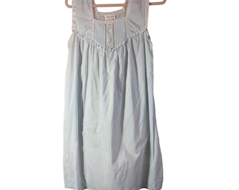 Camisón vintage Barbizon azul claro con encaje y pliegues, sin mangas, de punto.