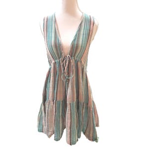 Sukienka Free People Freebird w paski z bawełny gazowej w kolorze turkusowo-różowym, zwiewna, boho, festiwalowa zdjęcie 2