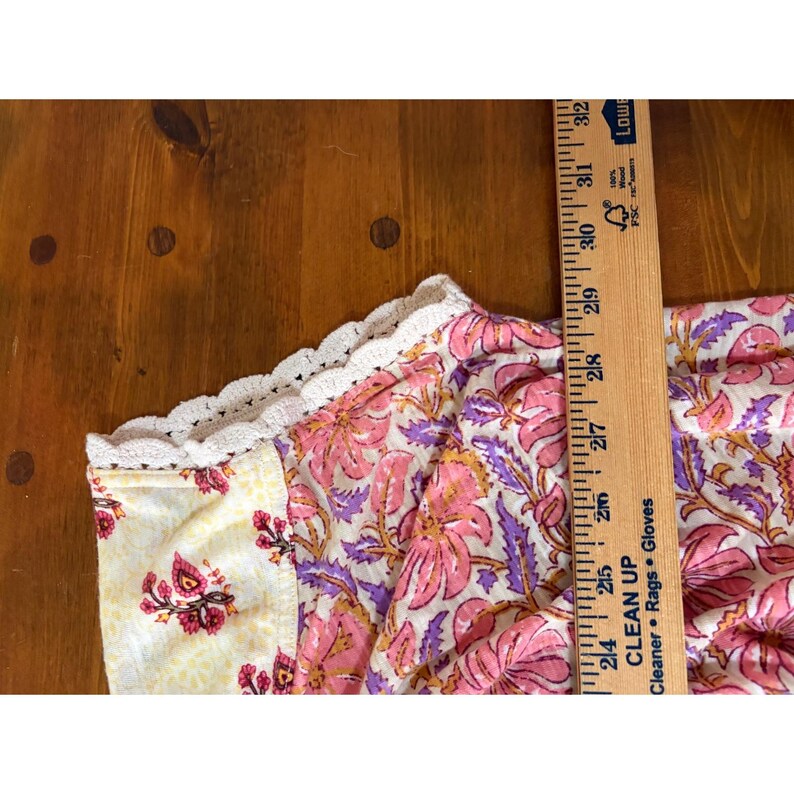 Top Free People Leilani con cuello en V y ribete floral de crochet, estilo bohemio, talla M, estilo hippie campesina. imagen 6