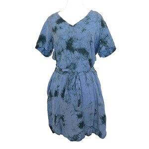 Sukienka Cloth & Stone Anthropologie Liv Blue z dekoltem w serek i paskiem w kolorze tie-dye, rozmiar M, Artisan Boho zdjęcie 2
