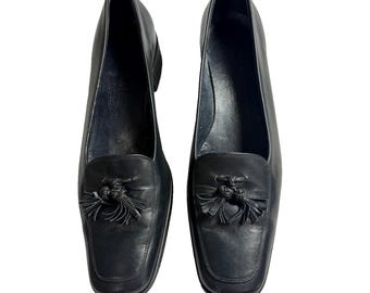 Mocassini con nappine in pelle nera Salvatore Ferragamo, taglia 8.5, scarpe eleganti da donna