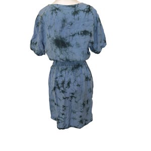 Sukienka Cloth & Stone Anthropologie Liv Blue z dekoltem w serek i paskiem w kolorze tie-dye, rozmiar M, Artisan Boho zdjęcie 3