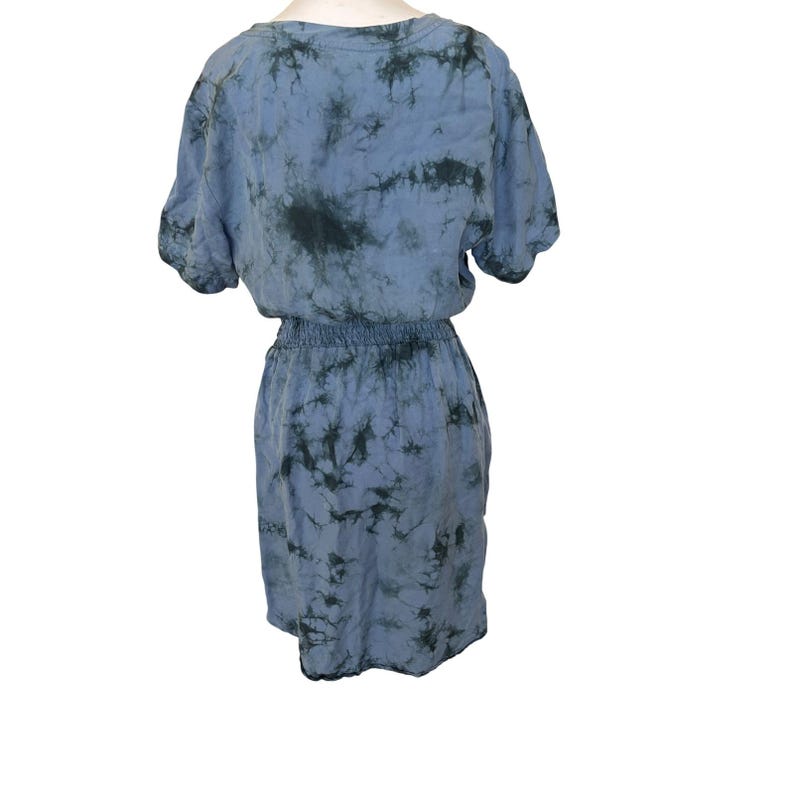 Sukienka Cloth & Stone Anthropologie Liv Blue z dekoltem w serek i paskiem w kolorze tie-dye, rozmiar M, Artisan Boho zdjęcie 3
