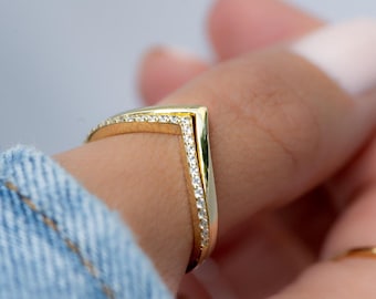 Anillo Chevron de moissanita: banda en V de plata de ley, joyería de boda apilable
