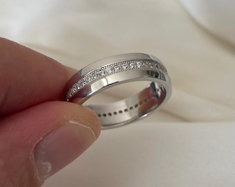 Alianza de boda de moissanita en plata de ley / Anillo apilable de una sola fila