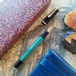 Ultrazeldzaam 1982 MINT - Pelikan M400 groen-zwarte vulpen - 1e editie Friction Fit Flex B to BBB 14C-585 penpunt - VERPAKT - Made in Germany