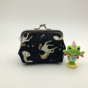 Schwarze Münze Geldbörse, Verschluss Schlüsselanhänger, Kuss-Lock-Rahmen-Tasche, Metall Rahmen Brieftasche, japanische Stoff, Einhorn Geldbörse für Kind, Weihnachtsgeschenk für Mädchen