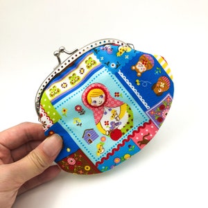 Matryoshka Geldbörse, russische Puppe Tasche, Kuss Schloss Verschluss Brieftasche, Metall Rahmen Tasche, Clutch Armband, Weihnachtsgeschenk für Mitbewohner, Xmas Geschenkidee