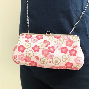 Kuss Schloss Umhängetasche, 2-Wege-Schultertasche, japanische Baumwollstoff, rosa japanische Blumen, Sakura, Geschenk für Sie