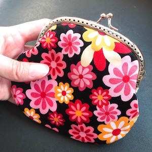 Blume Münze Geldbörse, rote Tasche, Verschluss Handtasche, Baumwolle Kartenhalter, Stoff Schlüsselanhänger Armband, rote Blumendruck, Weihnachtsgeschenk für beste Freunde