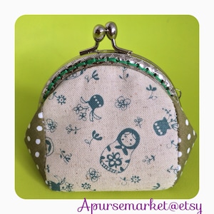 Matryoshka Geldbörse, russische Puppe Tasche, Kuss Schloss Münze Geldbörse, Verschluss Brieftasche, grüne Polka Dot Stoff, Weihnachtsgeschenk für Mädchen, Geburtstagsgeschenk