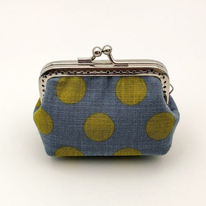 Kuss-Schloss-Geldbörse, Verschluss Münze Geldbörse, japanische Baumwolle Stoff, grau und gelb Polka Dots, Geschenk für Sie
