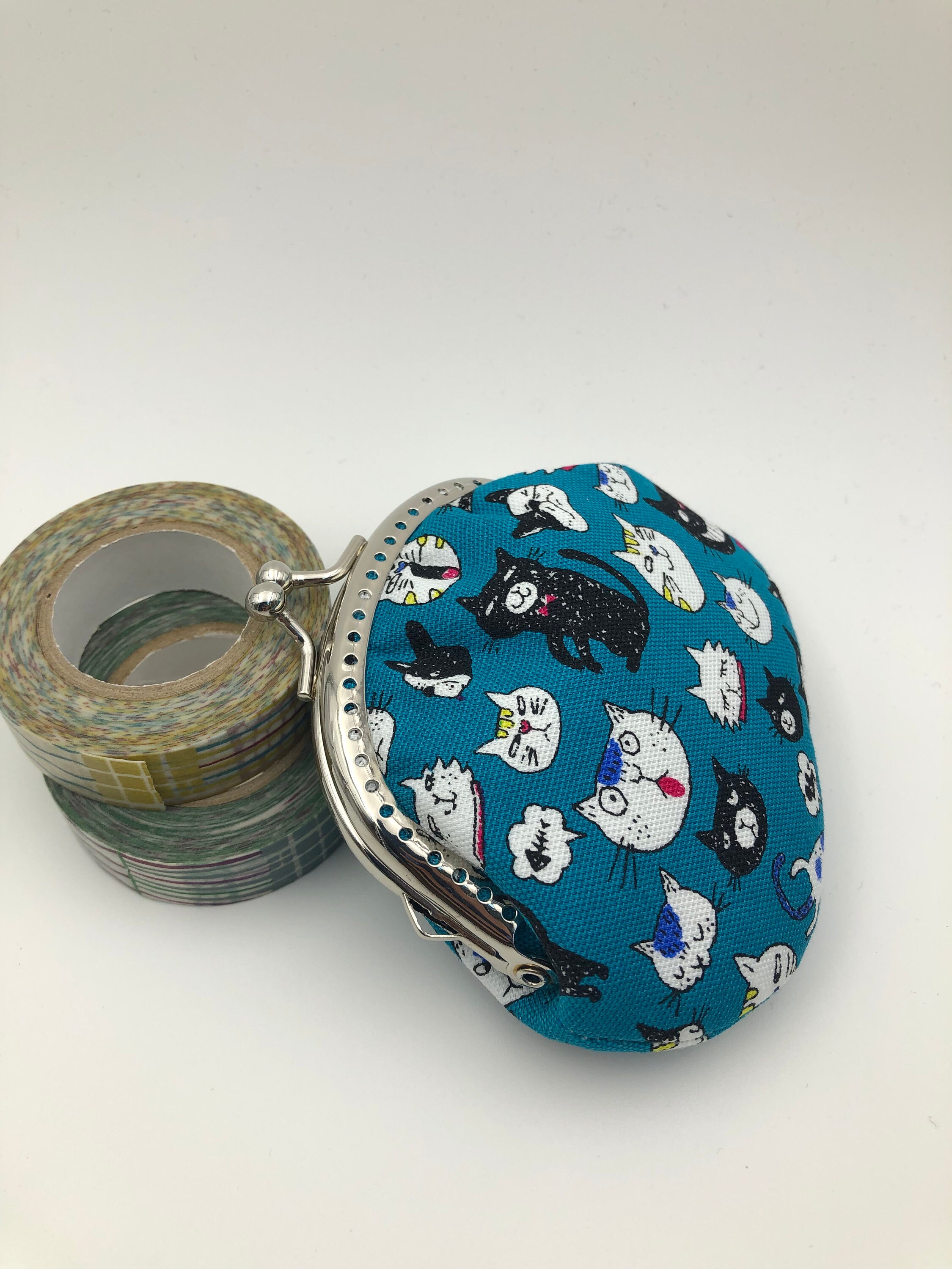 Place: DIY coin purse with a "kiss clasp&quot