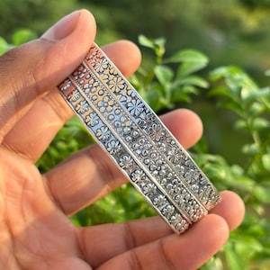 Conjunto de 3 pulseiras oxidadas com gravação floral | Pulseiras de prata artesanais para mulheres | Pulseira unissex tradicional | Joias para presente