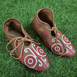 Embroidered Leather Viking Turn Shoes: Medieval Costume Boots