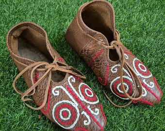 Viking Turn Shoes with Embroidery – Handmade Leather Viking Shoes for LARP, Reenactment, Medieval & Renaissance Costume
