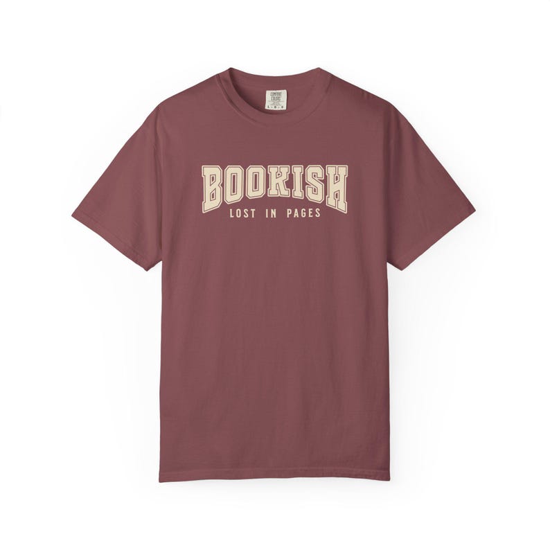 Bookish T-shirt: comfortabel kleuren kledingstukgeverfd T-shirt voor lezers afbeelding 2