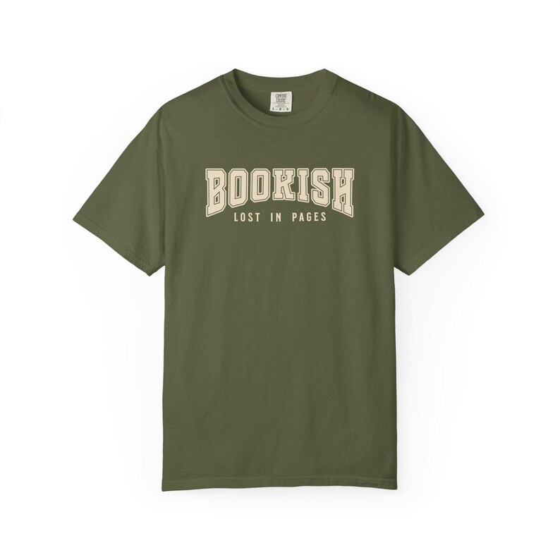 Bookish T-shirt: comfortabel kleuren kledingstukgeverfd T-shirt voor lezers afbeelding 1