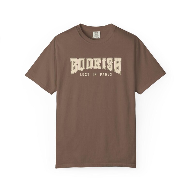 Bookish T-shirt: comfortabel kleuren kledingstukgeverfd T-shirt voor lezers afbeelding 3