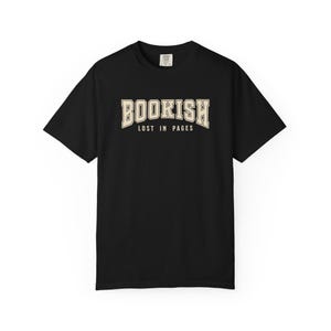 Bookish T-shirt: comfortabel kleuren kledingstukgeverfd T-shirt voor lezers afbeelding 9