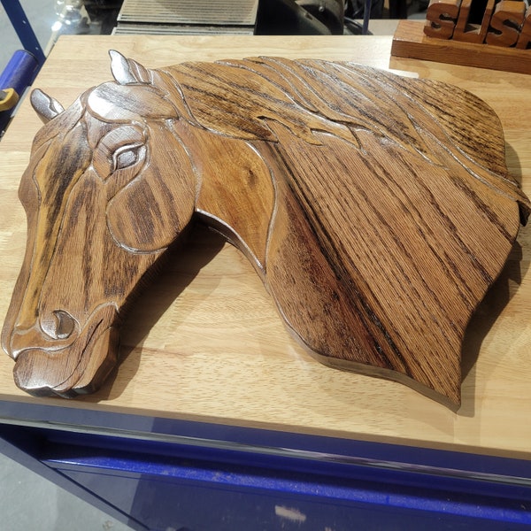 Cabeza de caballo de intarsia de madera hecha a mano personalizada