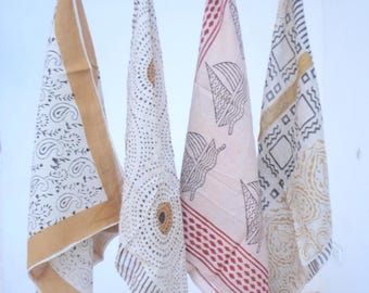 4er Set Paisley-Bandanas aus Bio-Baumwolle: Lebhafter Hand-Block-Print-Schal, 4er-Set