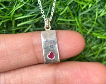 Minimalistische sterlingzilveren robijnhangerketting, handgemaakte sieraden