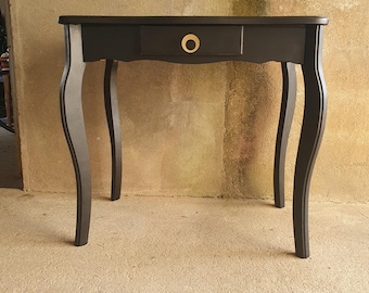 Elegant desk