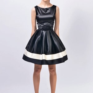 Robe sans manches Midi sans dos, robe plissée à col de bateau | Gina 2