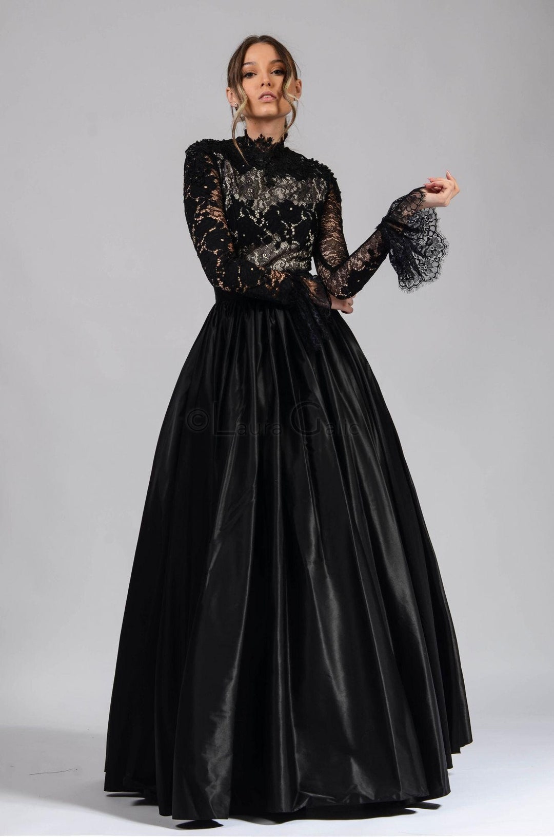 Conjunto FALDA LARGA PLISADA con BLUSA de encaje, Conjunto