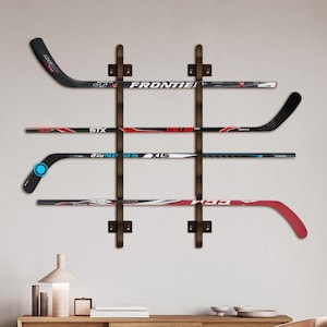 Soporte de pared de madera para palos de hockey, soporte de pared para palos de hockey, colgador de pared para palos de hockey, estante de pared para palos de hockey, estante de exhibición para palos de hockey