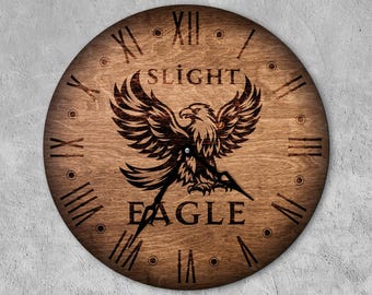 Horloge de tête de tonneau de whisky, horloge de tonneau de bourbon, horloge de tonneau de vin personnalisée, horloge murale de bar, horloge aigle en bois, horloge murale d'homme des cavernes