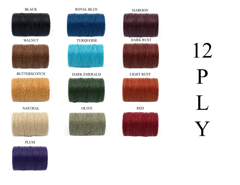Puede incluir: Una colecci&oacute;n de doce carretes de hilo en varios colores, incluyendo negro, azul real y granate. El texto "12 PLY" es visible. Los colores del hilo var&iacute;an de claro a oscuro, con nombres como nogal, turquesa y mantequilla.
