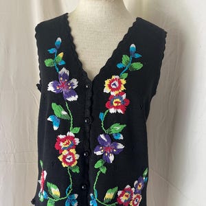 Vintage knit sweater vest with bead buttons and embroidery - Womens S