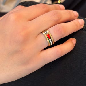 Palestinian Kuffeya ring with a flag