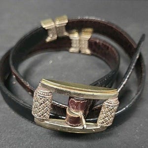 Cinturón reversible de piel para mujer Brighton C6500, color marrón cocodrilo, liso y negro, talla mediana 30 imagen 1