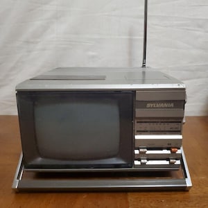 Sylvania 5&quot; Portable Black & White TV AM/ FM Radio w/ Antenna 1983 Vintage