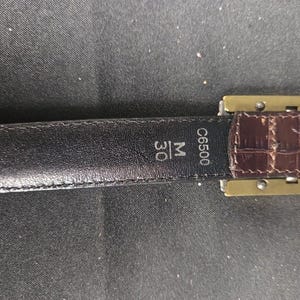 Cinturón reversible de piel para mujer Brighton C6500, color marrón cocodrilo, liso y negro, talla mediana 30 imagen 3