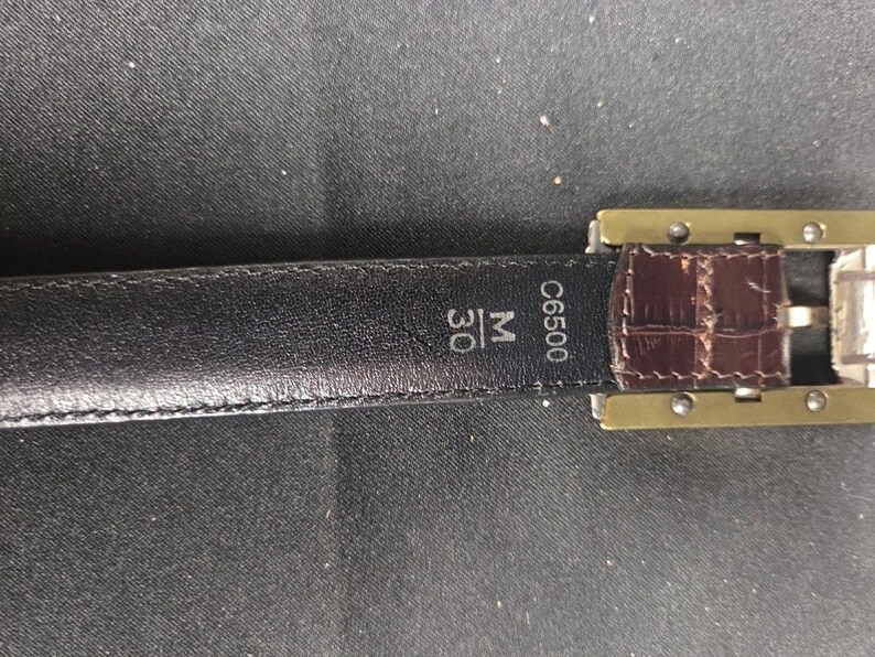 Cinturón reversible de piel para mujer Brighton C6500, color marrón cocodrilo, liso y negro, talla mediana 30 imagen 3