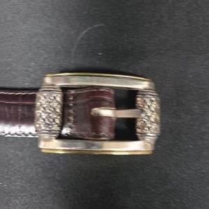 Cinturón reversible de piel para mujer Brighton C6500, color marrón cocodrilo, liso y negro, talla mediana 30 imagen 4