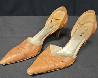 Zapatos de tacón de madera D'Orsay con punta puntiaguda de cuero tejido en marrón nogal de PRADA, 39.5